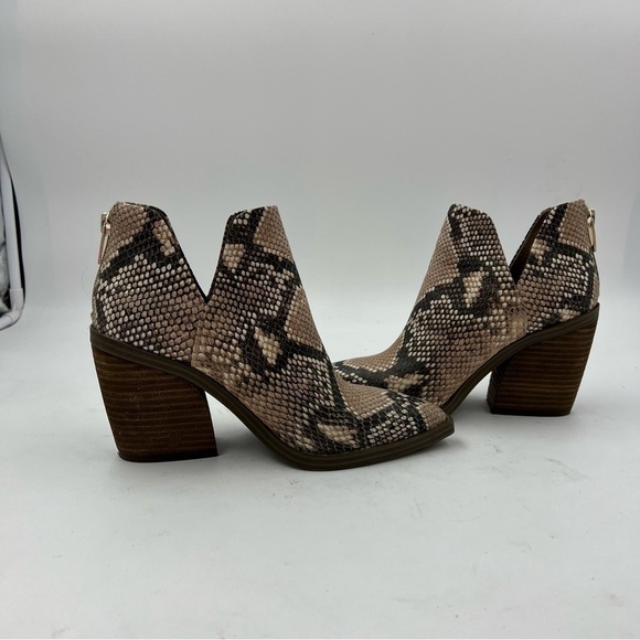 Vince Camuto Leather Snake Print Gigietta Ankle Bootie Size 5.5 - Picture 2 of 11